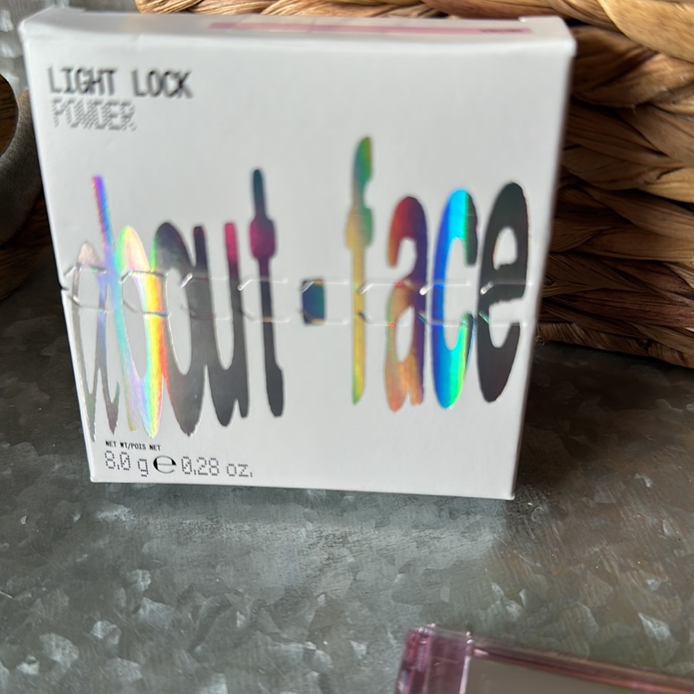 BNIB About Face Powder - Picture 5 of 6